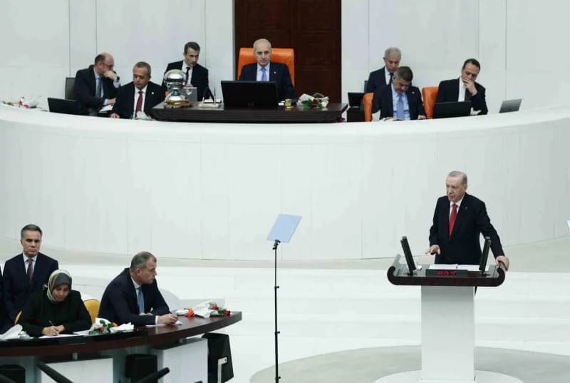 Cumhurbaşkanı ve AK Parti Genel Başkanı Recep Tayyip Erdoğan, AK Parti Kongre Merkezi'nde AK Parti Milletvekilleri ile Y