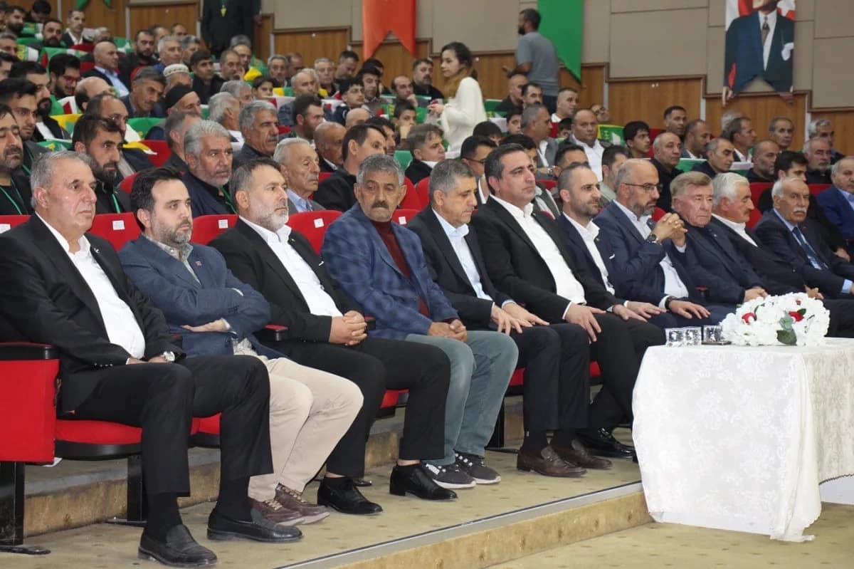 HÜDA PAR Ağrı 5. Olağan İl Kongresi’nde konuşma yapan Milletvekili Serkan Ramanlı