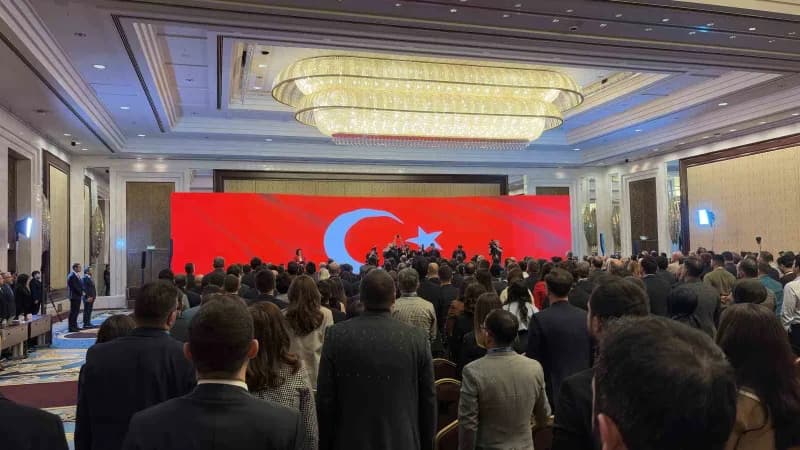 Alparslan Bayraktar, Ankara'da özel bir otelde gerçekleştirilen ‘elektrik Dağıtım Sektöründe 1'inci