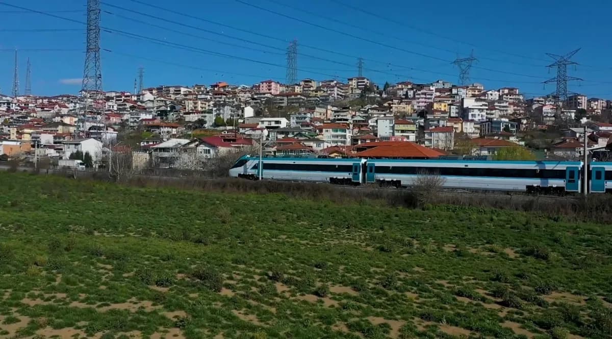 Ulaştırma ve Altyapı Bakanı Abdulkadir Uraloğlu, yerli ve Milli imkanlarla geliştirilen Milli Hızlı Tren’in ikinci setin