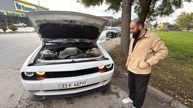 ESKİŞEHİR'de yaşayan 33 yaşındaki Velat Ceylan, otomobil tutkusunun yıllardır kurduğu hayalin peşini