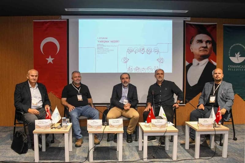 Osmangazi Belediyesi’nin "700. Yılında Bursa Mimarlığı Konuşuyor" programı çerçevesinde gün boyunca devam eden panellerd