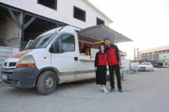 Hatay’da mobil tatlıcı aracıyla tatlı satan Hüseyin ve Burçin Genç çifti