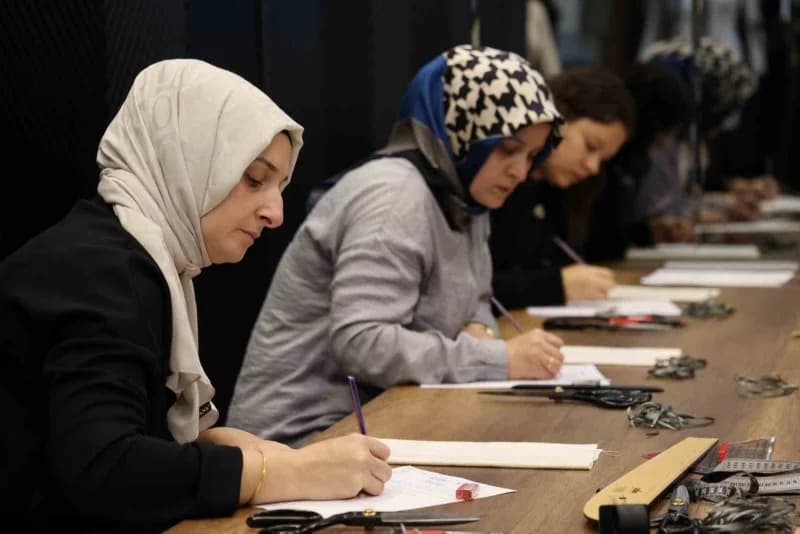 Kocaeli Büyükşehir Belediyesi Moda Akademisi’nin 2026-2027 eğitim dönemi için başvuru yapan 717 aday arasından ön değerl