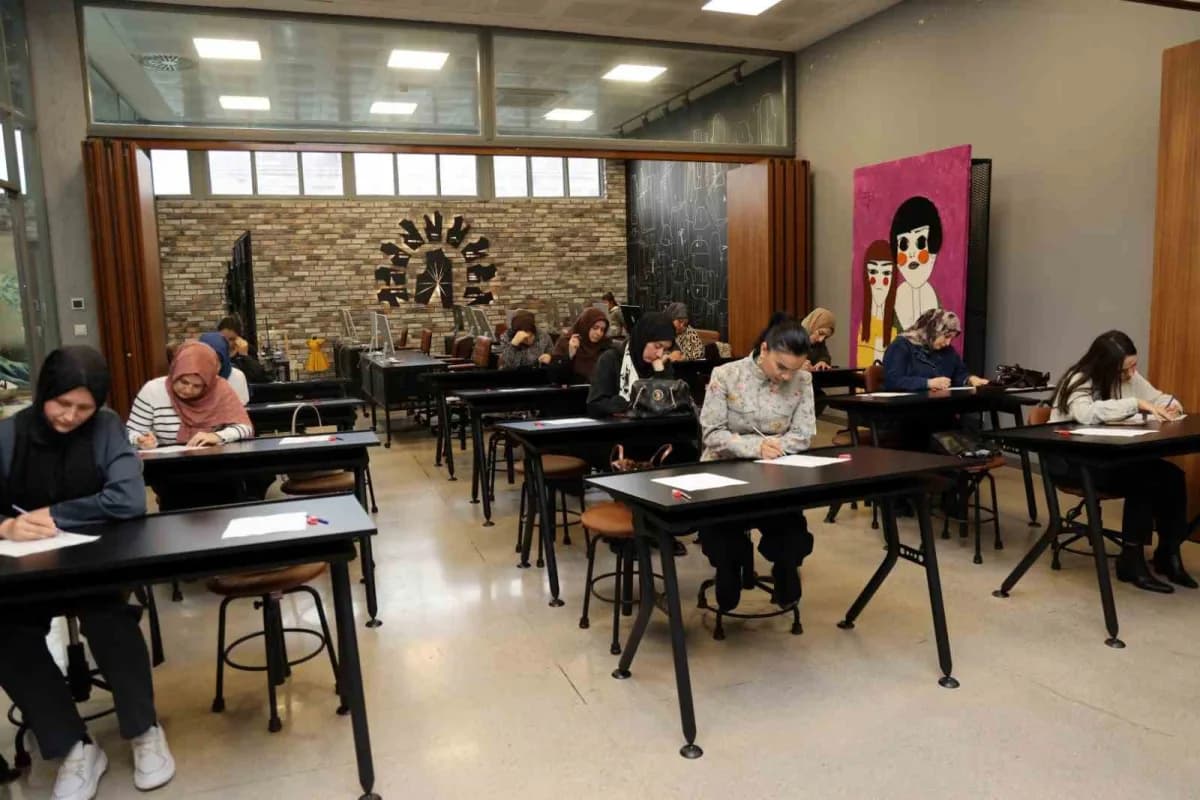 Kocaeli Büyükşehir Belediyesi Moda Akademisi’nin 2026-2027 eğitim dönemi için başvuru yapan 717 aday arasından ön değerl