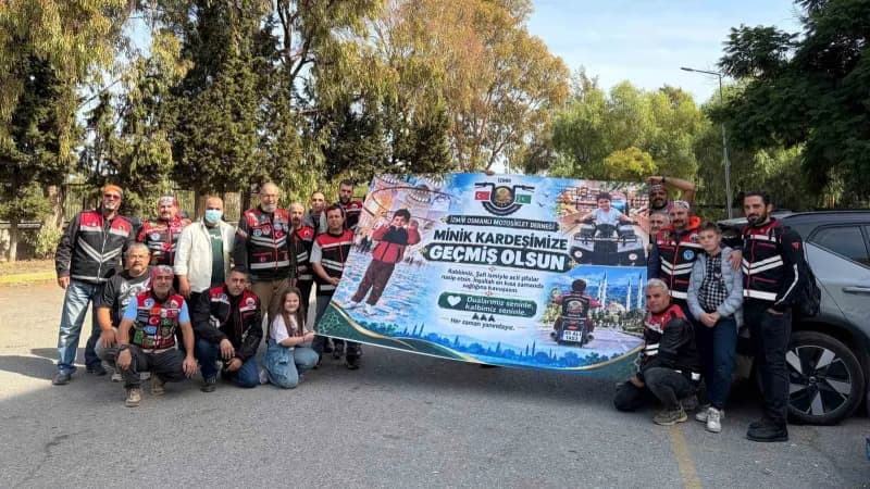 İzmir’de lösemi hastası minik Ali Tahir Akyol’a Osmanlı Motosiklet Derneği üyeleri hastane önünde pankartla moral desteğ