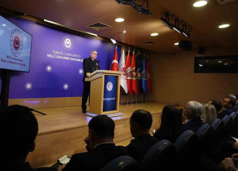 MSB Sözcüsü ve Basın ve Halkla İlişkiler Müşaviri Tuğamiral Zeki Aktürk, açıklamalarda bulunuldu.