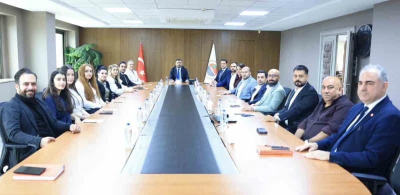 Mersin Ticaret ve Sanayi Odası (MTSO) Yönetim Kurulu Başkanı Serdar Yıldızgörer, görme engelli bireylerin renk temelli s