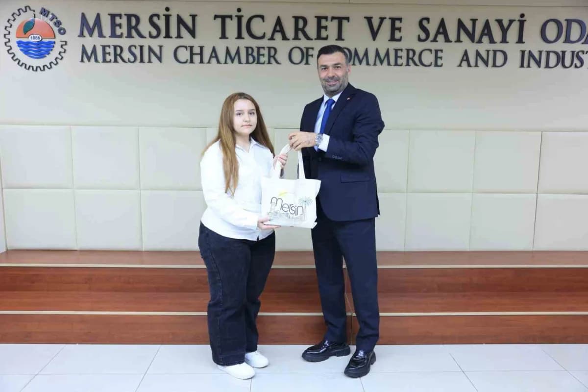 Mersin Ticaret ve Sanayi Odası (MTSO) Yönetim Kurulu Başkanı Serdar Yıldızgörer, görme engelli bireylerin renk temelli s