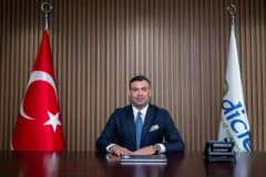Mersin Ticaret ve Sanayi Odası yeni Yönetim Kurulu Başkanı Serdar Yıldızgörer konuşma yaparken