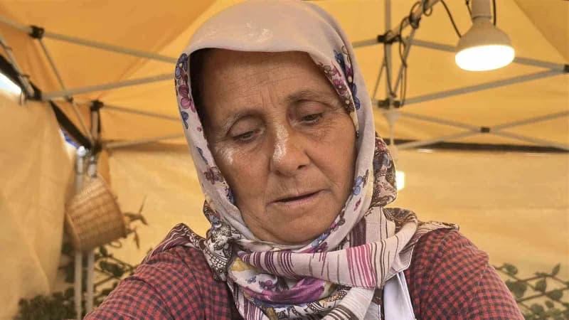 Sakarya’da eşini kaybettikten sonra 3 çocuğuyla hayat mücadelesi veren 54 yaşındaki Muazzez Akdoğdu, yaşadığı tüm zorluk