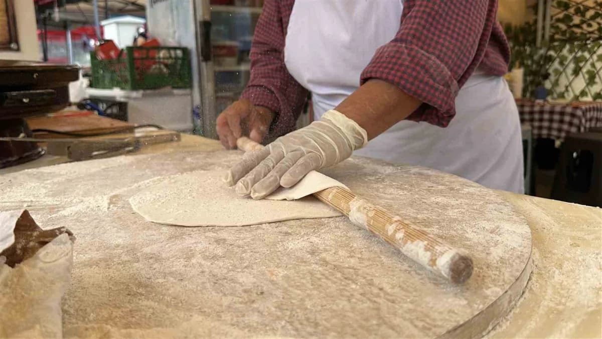 Sakarya’da eşini kaybettikten sonra 3 çocuğuyla hayat mücadelesi veren 54 yaşındaki Muazzez Akdoğdu, yaşadığı tüm zorluk