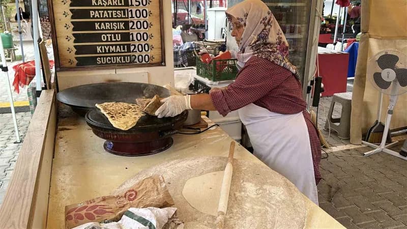 Sakarya’da eşini kaybettikten sonra 3 çocuğuyla hayat mücadelesi veren 54 yaşındaki Muazzez Akdoğdu, yaşadığı tüm zorluk
