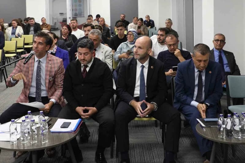 Mudanya Belediye Meclisi toplantısında bütçe evraklarının geç ulaşması nedeniyle tartışma yaşanıyor