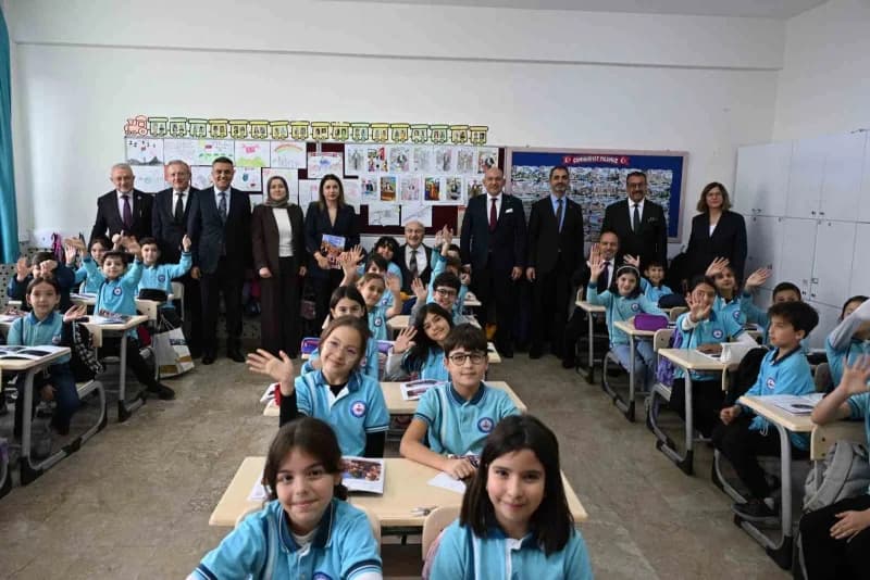 Denizli İl Millî Eğitim Müdürlüğü tarafından ilkokul öğrencilerine yönelik hazırlanan "Bir Sancak, B