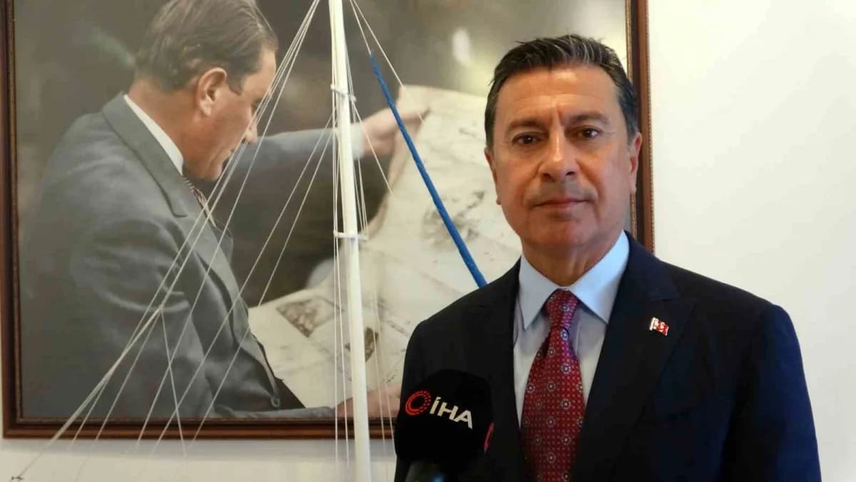 Muğla Büyükşehir Belediye Başkanı Ahmet Aras basın açıklaması yaparken