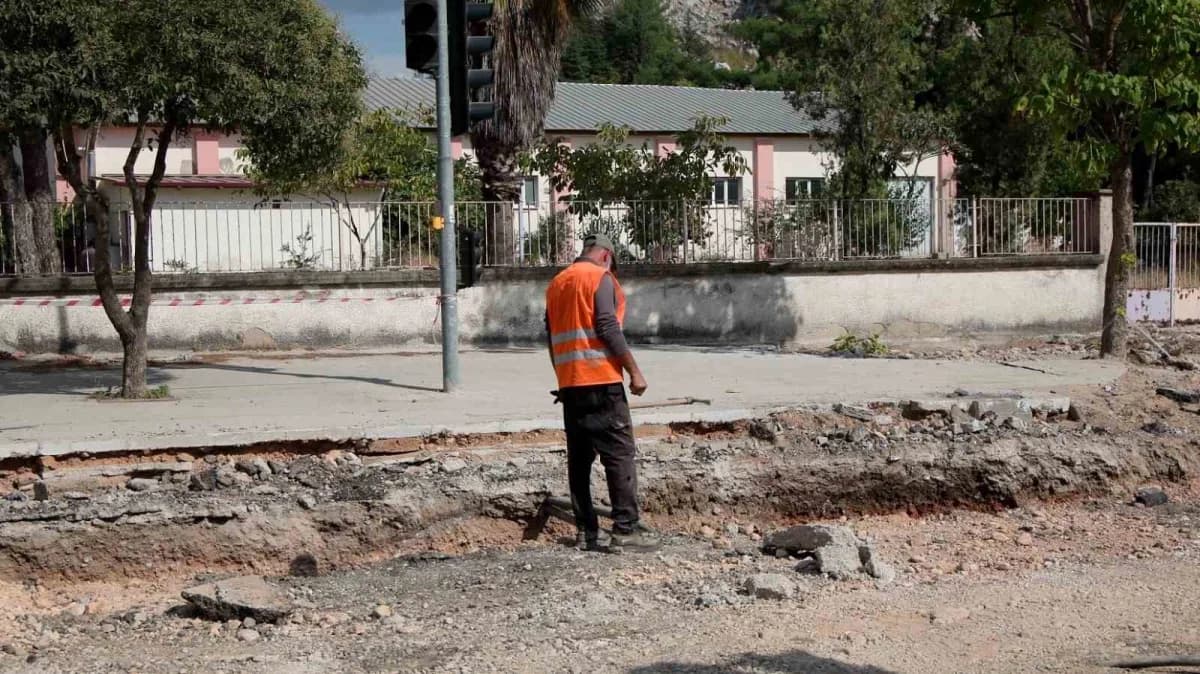 Muğla Büyükşehir Belediyesi, Menteşe Belediyesi ile imzalanan protokol kapsamında Orhaniye Mahallesi Şehit Asteğmen Yıld