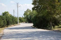 Muğla Köyceğiz’de yol ve altyapı yenileme çalışmaları kapsamında iş makineleri ve yol çalışması