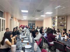 Muğla’da üniversite öğrencileri seramik vazo boyama atölyesinde kendi tasarımlarını yaparken