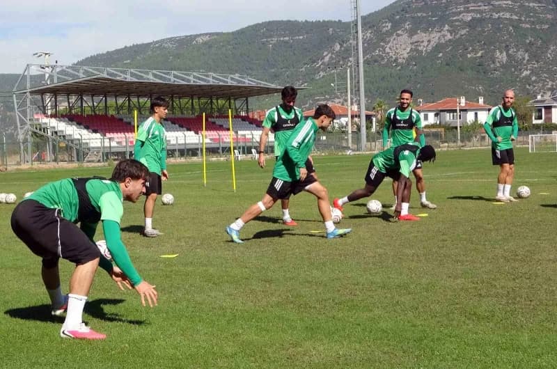 Trendyol 1. Lig’de mücadele eden Muğlaspor, milli aranın ardından deplasmanda Fatih Karagümrük ile oynayacağı maçın hazı