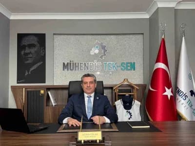 Mühendis Tek-Sen Enerji Sendikası Genel Başkanı Mümin Güler basın açıklaması yaparken