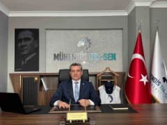 Mühendis Tek-Sen Enerji Sendikası Genel Başkanı Mümin Güler basın açıklaması yaparken