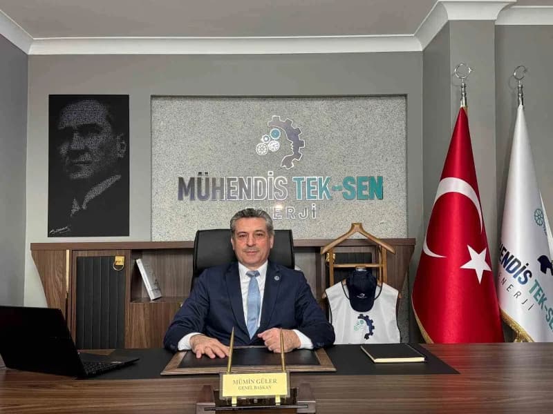 Mühendis Tek-Sen Enerji Sendikası Genel Başkanı Mümin Güler basın açıklaması yaparken