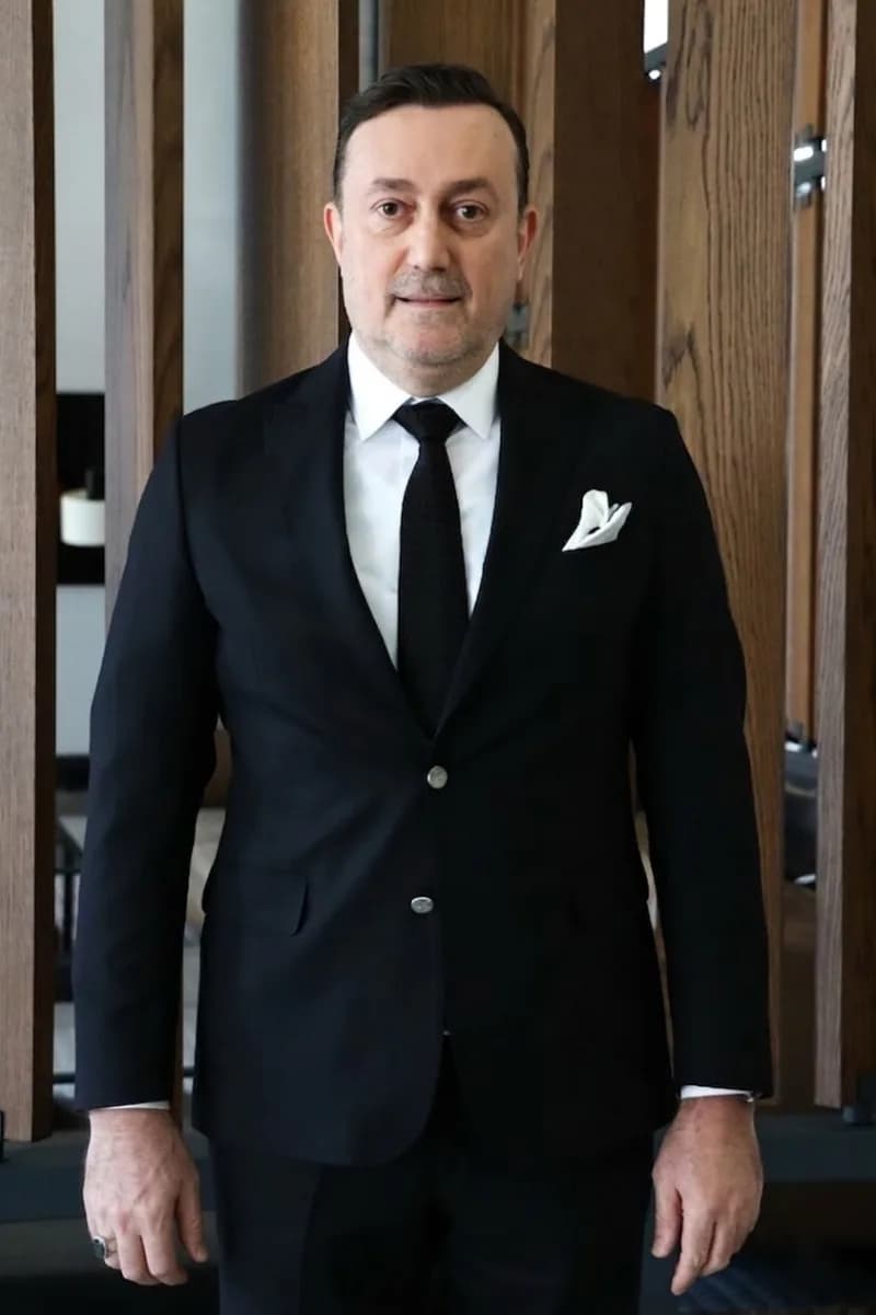 Muradiye Organize Sanayi Bölgesi yönetim kurulu başkanı Osman Kıvırcık açıklama yaparken
