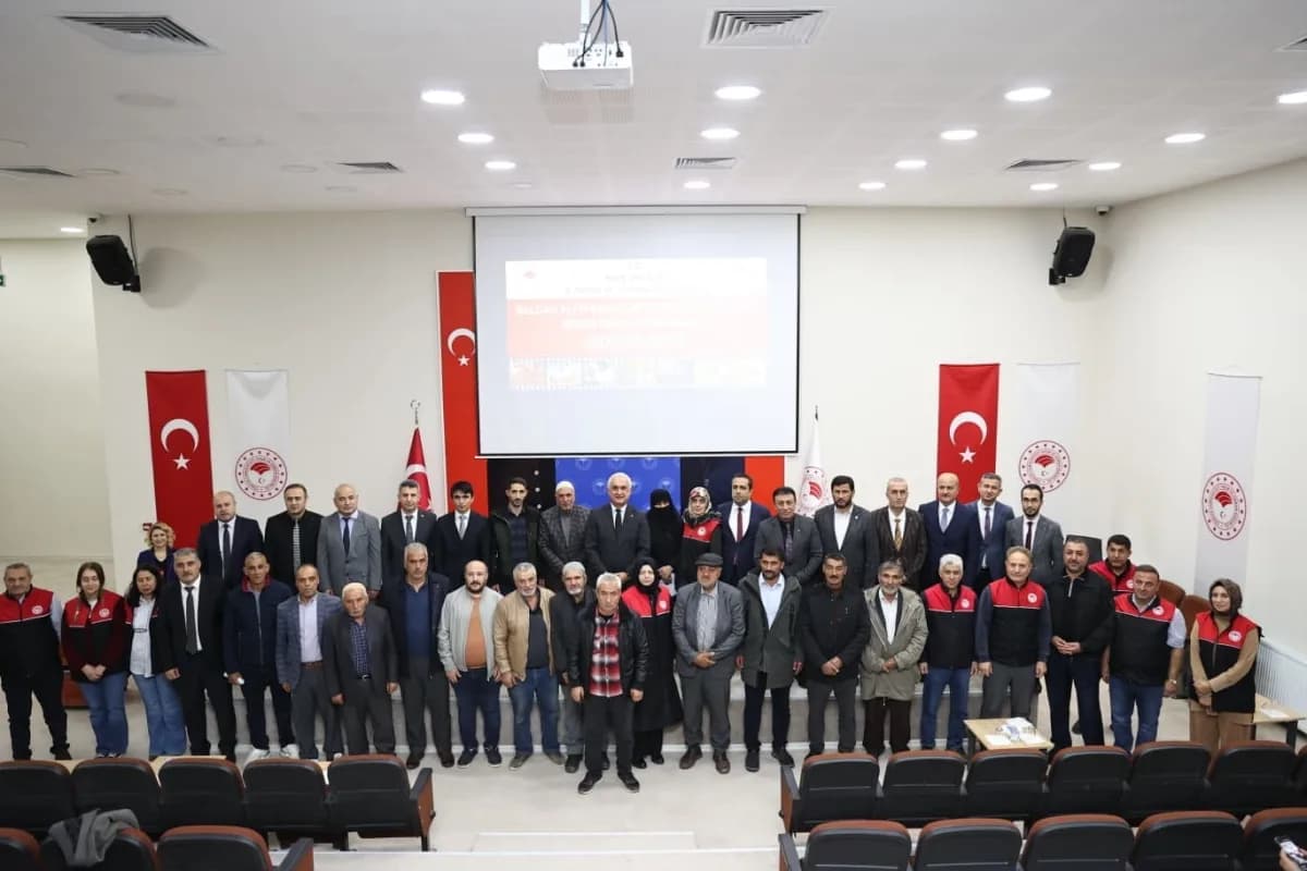 Muş’ta arıcılara dağıtılan yeni kovanlar ve arıcılık faaliyetleri