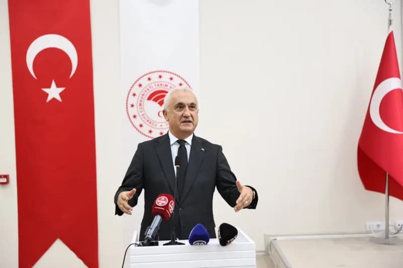 Muş Valisi Avni Çakır, arıcılığa yönelik çalışmaların birbirini tamamlayan projelerle sürdürüldüğünü belirtti.