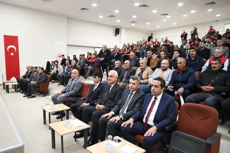 Muş’ta arıcılığın geliştirilmesi ve bal üretiminde markalaşmanın güçlendirilmesi amacıyla 100 üreticiye bin Yeni Kovan d