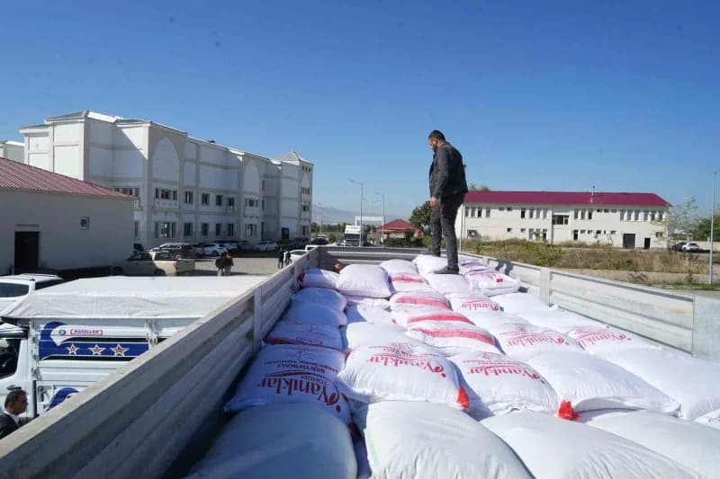 Muş Tarım ve Orman Müdürlüğü bahçesinde gerçekleştirilen programda, Tarım Arazilerinin Kullanımının