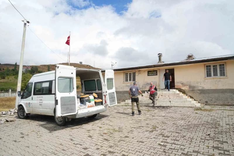 Muş İl Milli Eğitim Müdürlüğü bünyesinde oluşturulan mobil Onarım ekipleri, köy okullarını tek tek gezerek kış mevsimi ö