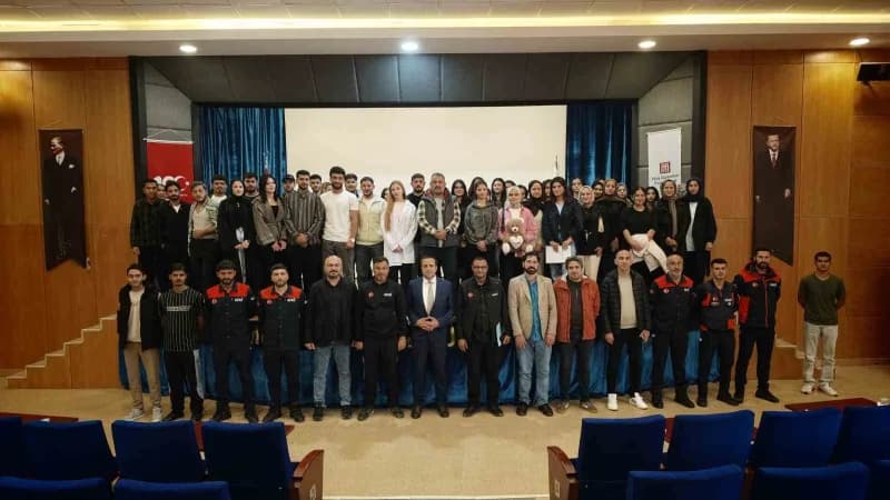 Muş İl Afet ve Acil Durum Müdürlüğü (AFAD) tarafından (MAUN) Sebahattin Zaim Konferans Salonu’nda interaktif Afet farkın