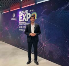 MÜSİAD EXPO 2026’da Ömer Faruk Kızılgüney uluslararası iş insanlarıyla görüşmeler yaparken