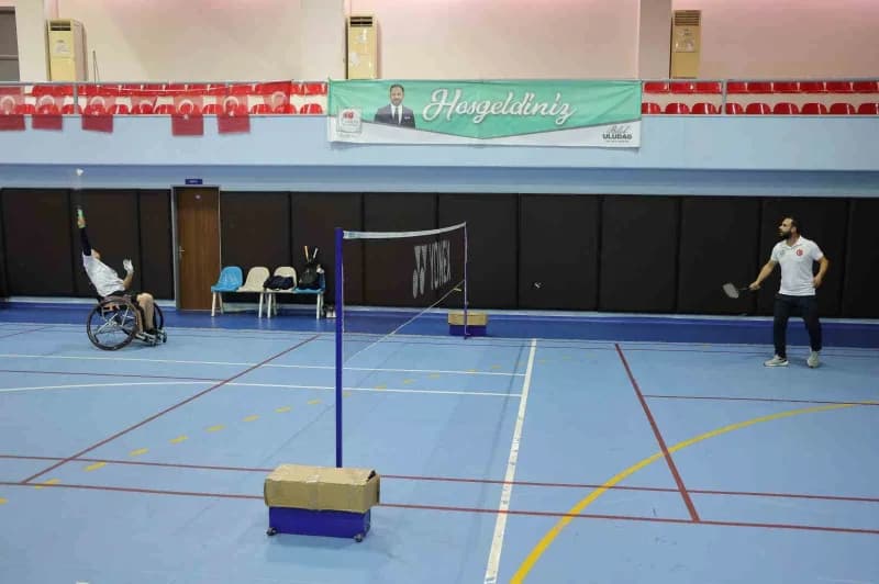 Japonya'da düzenlenen Uluslararası Para Badminton Turnuvası'nda mücadele eden Adanalı milli sporcu Narin Uluç, tek kadın