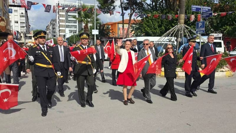 Nazilli’de Cumhuriyet coşkusu caddelere taştı