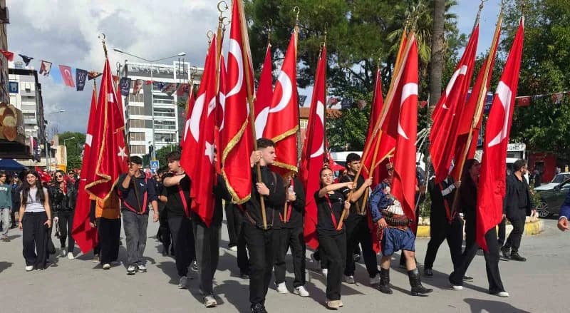 Nazilli’de Cumhuriyet coşkusu caddelere taştı