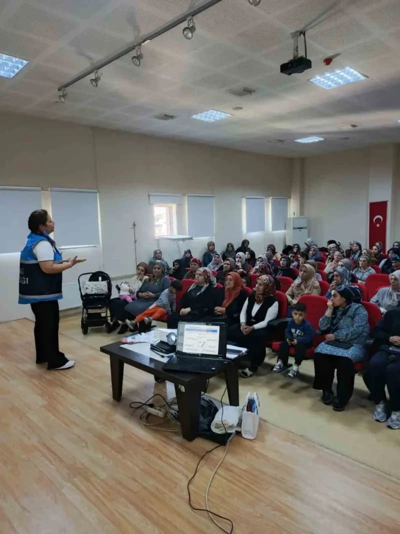Aydın’ın Nazilli ilçesinde kadınlara yönelik düzenlenen eğitimlerde normal doğum, Anne sütü, Kadın Sağlığı, madde bağıml
