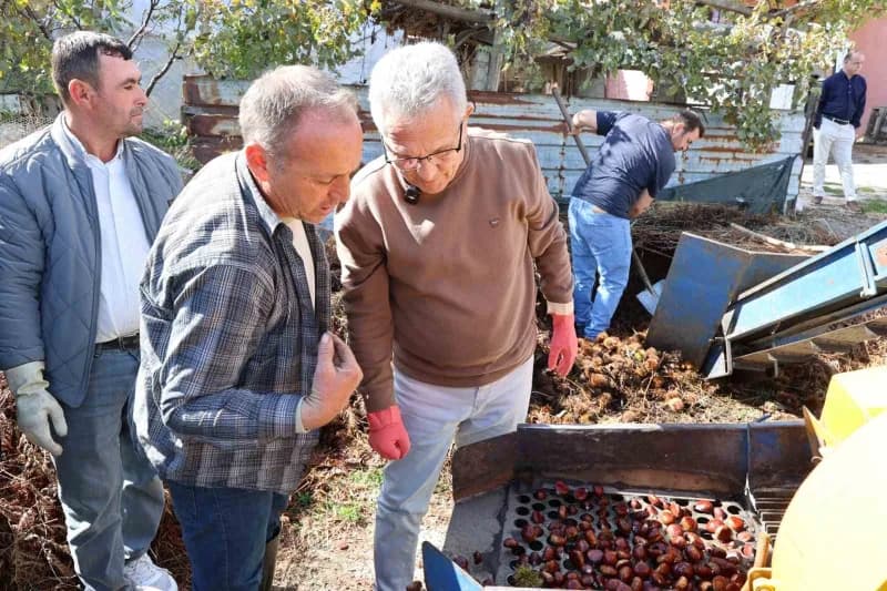 Nazilli Belediye Başkanı Dr. Ertuğrul Tetik, Esentepe Mahallesi’nde kestane üreticileriyle bir araya