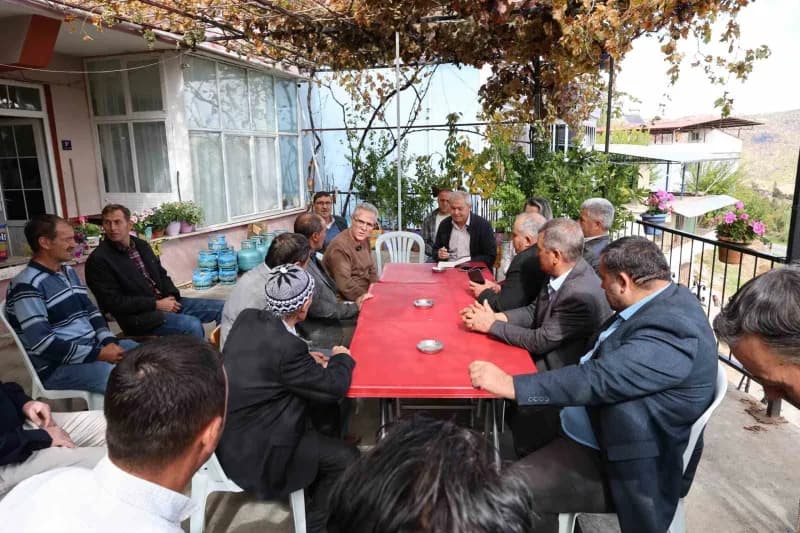 Nazilli Belediye Başkanı Dr. Ertuğrul Tetik, Esentepe Mahallesi’nde kestane üreticileriyle bir araya