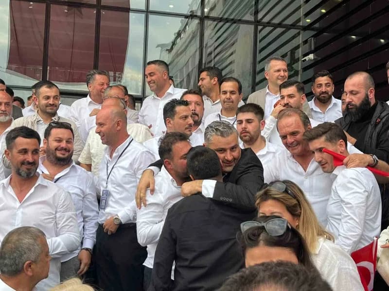 Nazilli Ticaret Odası’nda başkanlık seçimi tamamlanırken, oylamadan galip ayrılan Özen Akgün odanın yeni başkanı oldu.
