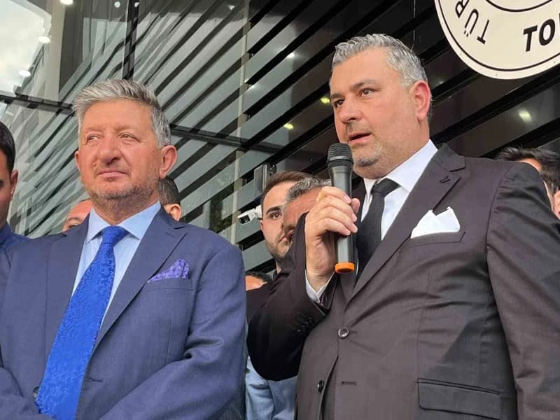 Nazilli Ticaret Odası seçimlerinde yeni başkan Özen Akgün oy kullanırken