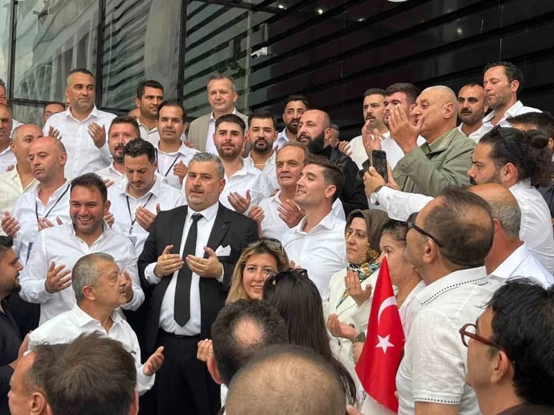 Nazilli Ticaret Odası’nda başkanlık seçimi tamamlanırken, oylamadan galip ayrılan Özen Akgün odanın yeni başkanı oldu.