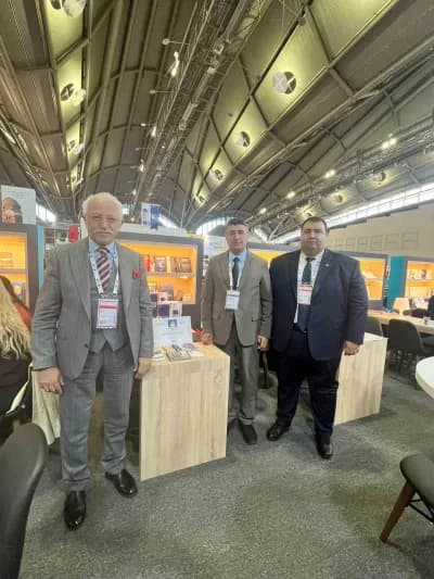 NEÜ heyeti Frankfurt Kitap Fuarı'nda akademik yayıncılık temasları gerçekleştirirken