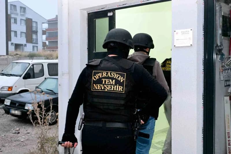 Nevşehir merkezli 4 ilde, internet üzerinden uyuşturucu madde satışı yaptığı belirlenen şüphelilere yönelik düzenlenen e