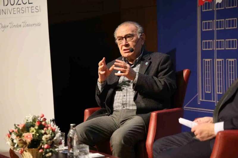 Düzce Üniversitesi’nde düzenlenen "Gençlik ve Gelecek Vizyonu" söyleşisinde gençlere önemli mesajlar veren Prof. Dr. Nev