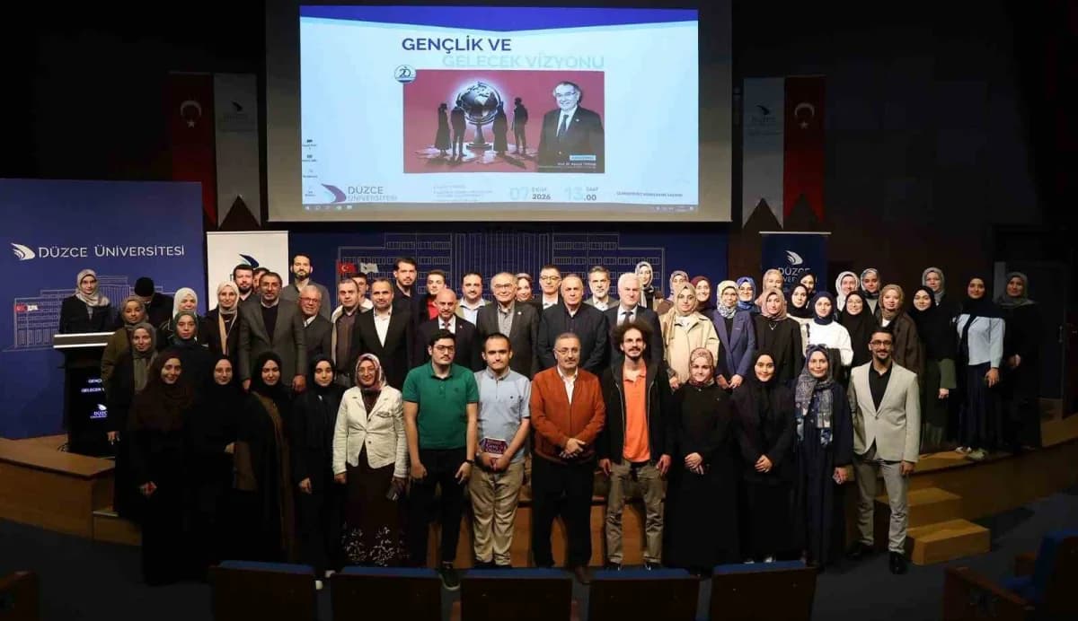 Düzce Üniversitesi'nde düzenlenen Gençlik ve Gelecek Vizyonu söyleşisinde konuşan Prof. Dr. Nevzat Tarhan