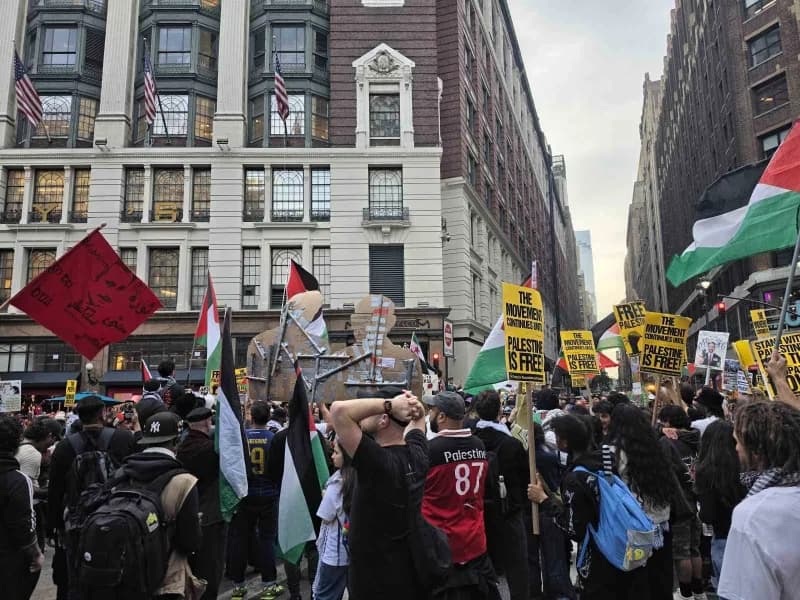 New York'ta binlerce kişi Gazze İçin yürüdü