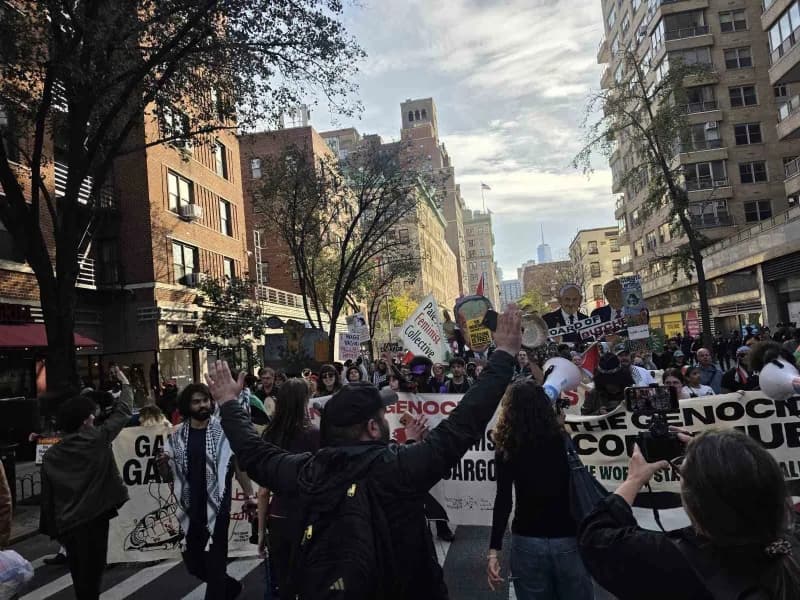 New York'ta binlerce kişi Gazze İçin yürüdü